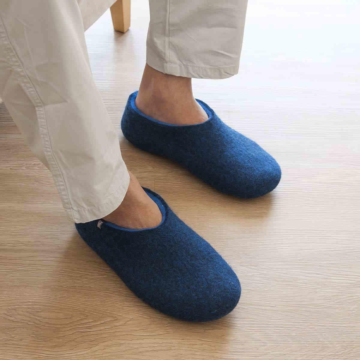 Blue slippers for men with light blue 